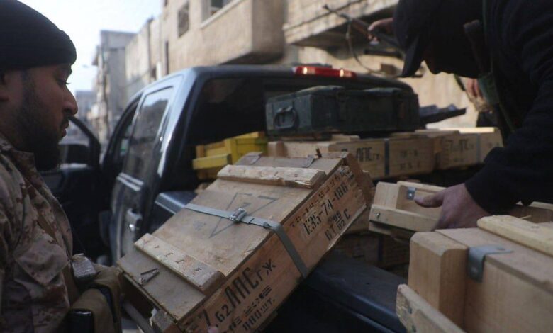 صورة مسؤولو إدارة الأمن العام يعثرون على مستودع للذخيرة بحي الزهراء في حمص