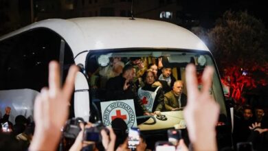 صورة الاحتلال يطلق سراح مئات الأسرى الفلسطينيين مقابل تسليم المقاومة جثث 4 أسرى صهاينة