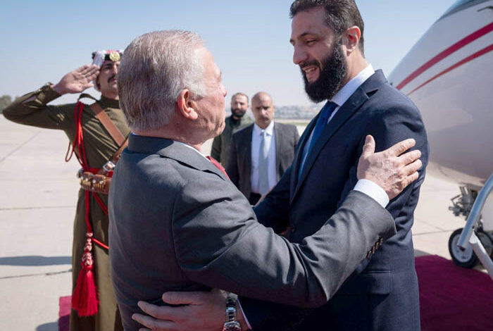 صورة الملك عبد الله والرئيس الشرع يؤكدان على أهمية عودة سوريا إلى دورها الفاعل في محيطها العربي