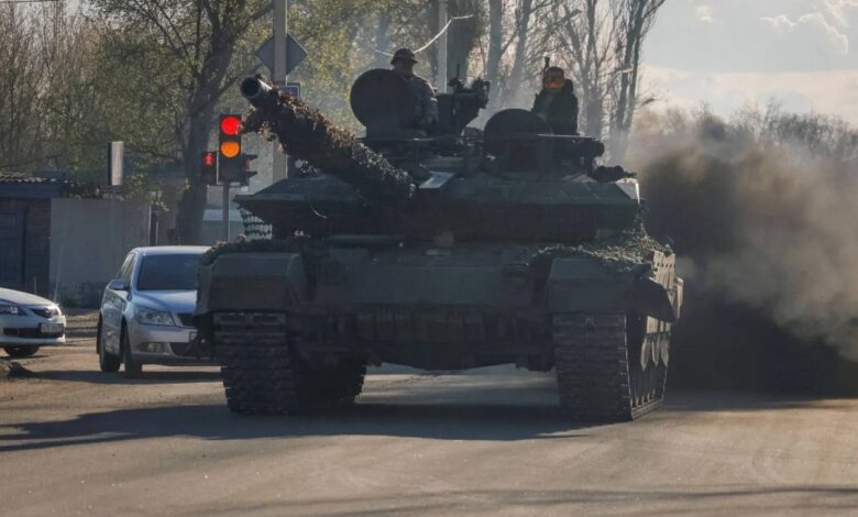 صورة روسيا تعلن السيطرة على بلدة استراتيجية شرق أوكرانيا
