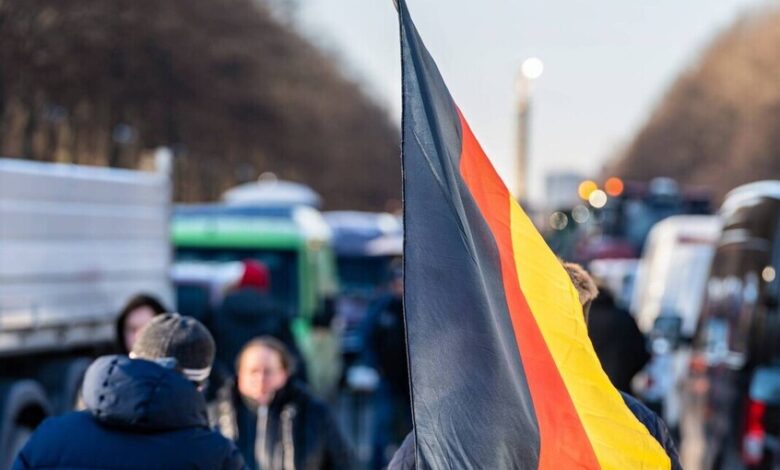 صورة تظاهرة للنازيين الجدد في برلين ضد المهاجرين في البلاد