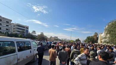 صورة البصرة بلا عمال نظافة.. المئات تركوا العمل وخرجوا للتظاهر وقطع الطريق