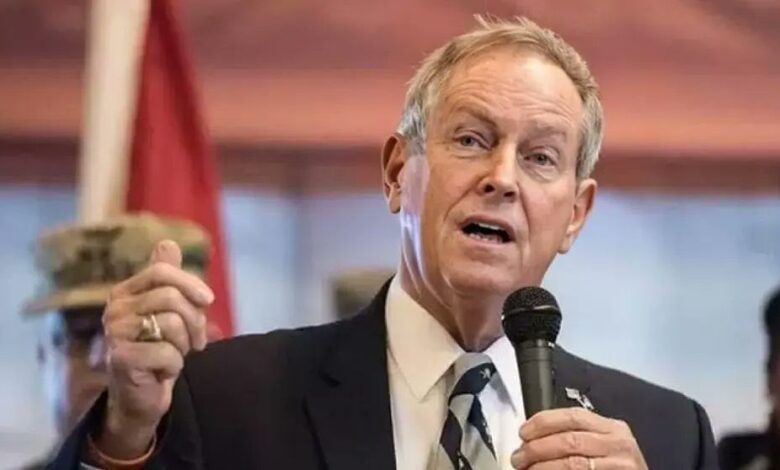 صورة السيناتور جو ويلسون: إعفاء العراق من العقوبات لشراء غاز إيران يجب أن ينتهي