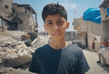 صورة هيئة الإذاعة البريطانية “بي بي سي” تنقاد لسردية نتنياهو وتسحب فيلما وثائقيا عن وحشية الإبادة في غزة