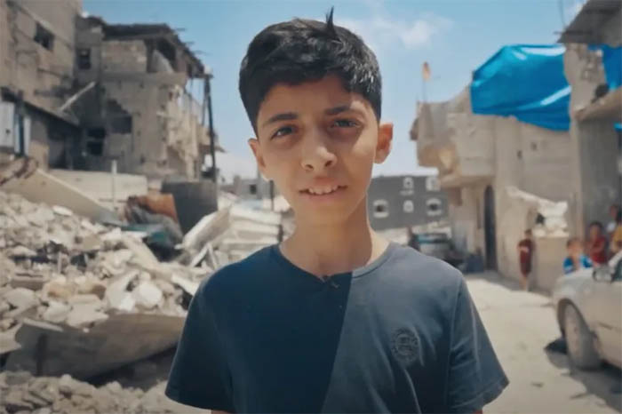 صورة هيئة الإذاعة البريطانية “بي بي سي” تنقاد لسردية نتنياهو وتسحب فيلما وثائقيا عن وحشية الإبادة في غزة