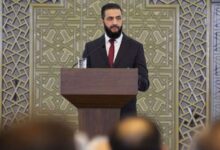 صورة الشرع يشدّد على وحدة سوريا وحصر السلاح بيد الدولة في افتتاح مؤتمر الحوار