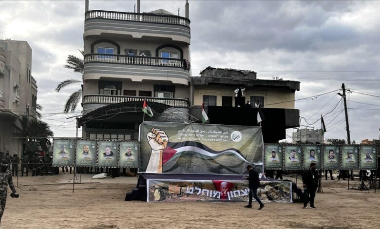 صورة الإفراج عن 3 أسرى للاحتلال لدى المقاومة مقابل العشرات من الأسرى الفلسطينيين